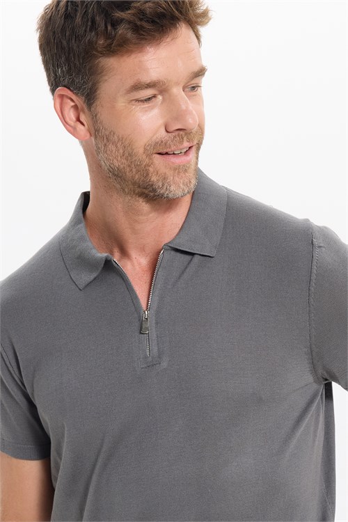 Erkek Slim Fit Dar Kesim %100 Pamuk Örme Triko Fermuarlı Füme Polo Yaka Tişört