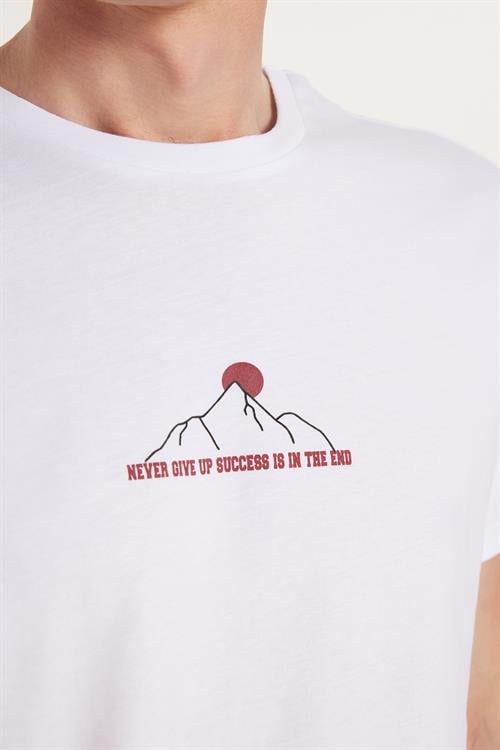 Erkek Slim Fit Dar Kesim %100 Pamuk Yumuşak Dokulu Baskılı Beyaz Bisiklet Yaka Tişört