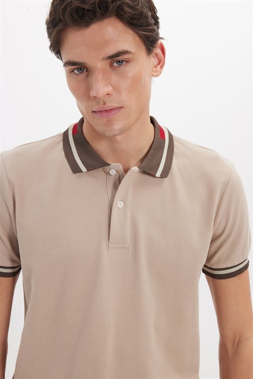 Erkek Slim Fit Dar Kesim %100 Pamuk Düz Pike Yaka ve Kol Detaylı Bej Polo Yaka Tişört