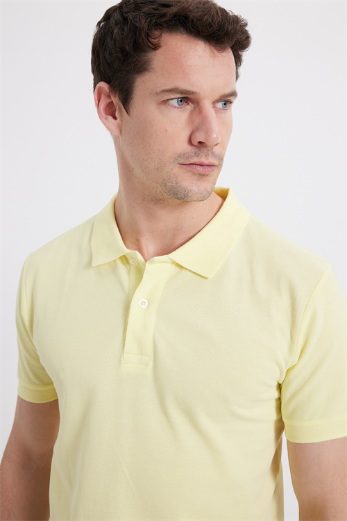 Erkek Slim Fit Dar Kesim %100 Pamuk Kısa Kollu Polo Yaka Sarı Tişört