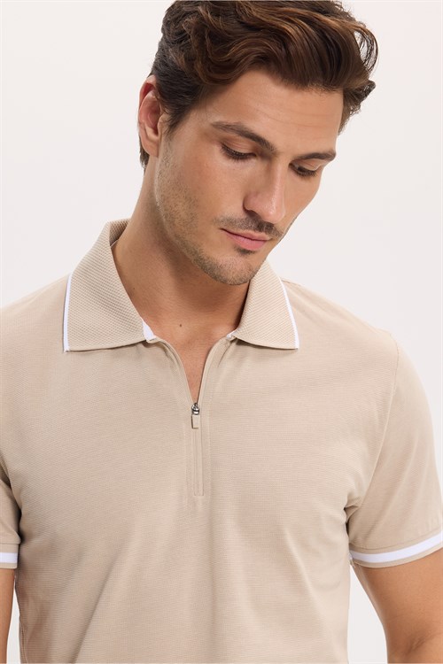 Erkek Slim Fit Dar Kesim %100 Pamuk Jakarlı Düz Yaka ve Kol Detaylı Bej Polo Yaka Tişört