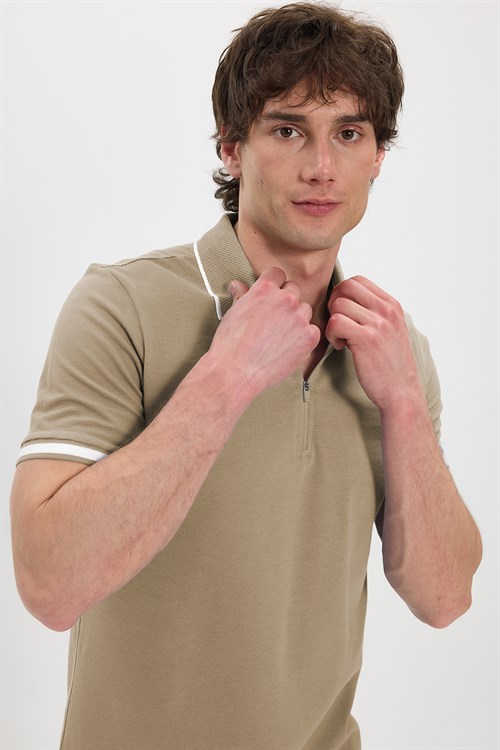 Erkek Slim Fit Dar Kesim %100 Pamuk Jakarlı Düz Yaka ve Kol Detaylı Bej Polo Yaka Tişört