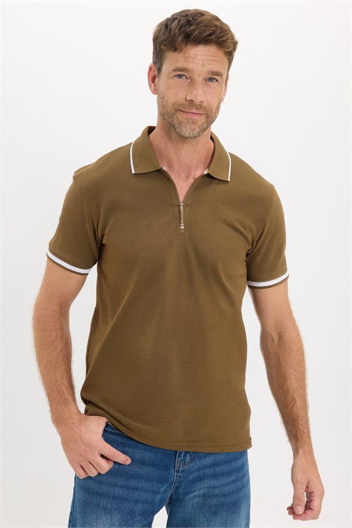 Erkek Slim Fit Dar Kesim %100 Pamuk Jakarlı Düz Yaka ve Kol Detaylı Kahverengi Polo Yaka Tişört