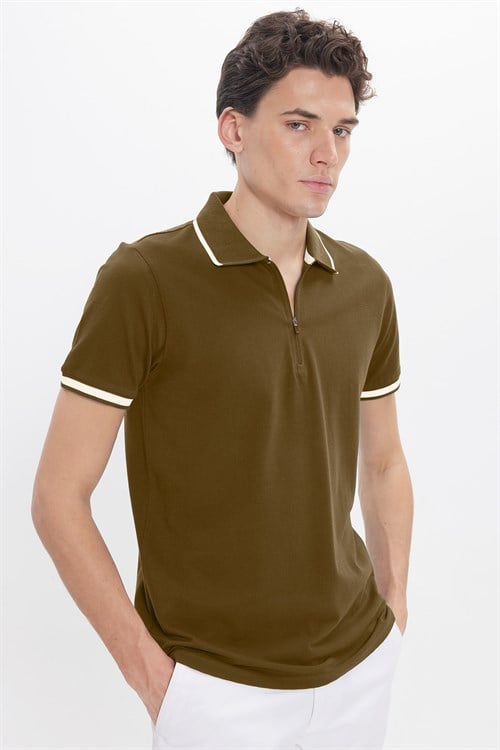 Erkek Slim Fit Dar Kesim %100 Pamuk Jakarlı Düz Yaka ve Kol Detaylı Kahverengi Polo Yaka Tişört