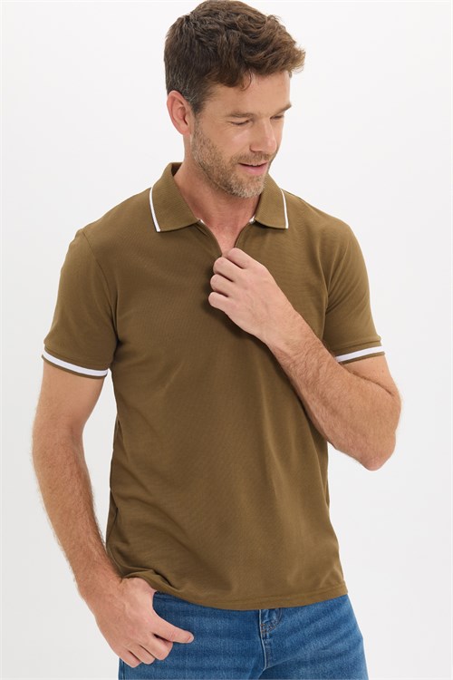 Erkek Slim Fit Dar Kesim %100 Pamuk Jakarlı Düz Yaka ve Kol Detaylı Kahverengi Polo Yaka Tişört