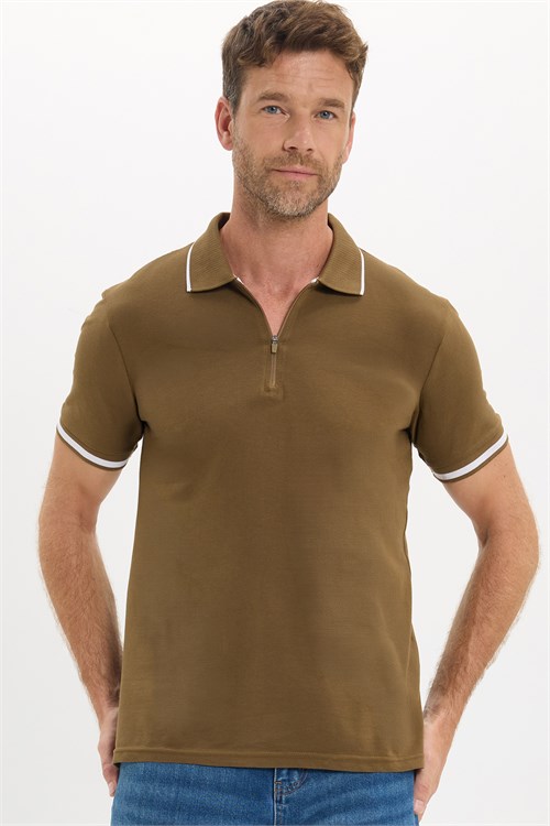 Erkek Slim Fit Dar Kesim %100 Pamuk Jakarlı Düz Yaka ve Kol Detaylı Kahverengi Polo Yaka Tişört