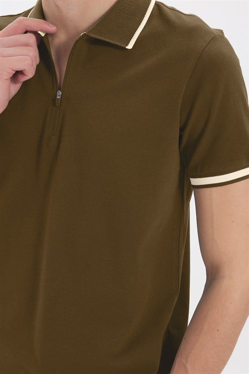 Erkek Slim Fit Dar Kesim %100 Pamuk Jakarlı Düz Yaka ve Kol Detaylı Kahverengi Polo Yaka Tişört