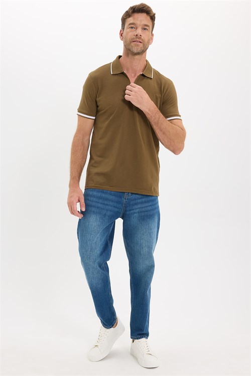 Erkek Slim Fit Dar Kesim %100 Pamuk Jakarlı Düz Yaka ve Kol Detaylı Kahverengi Polo Yaka Tişört
