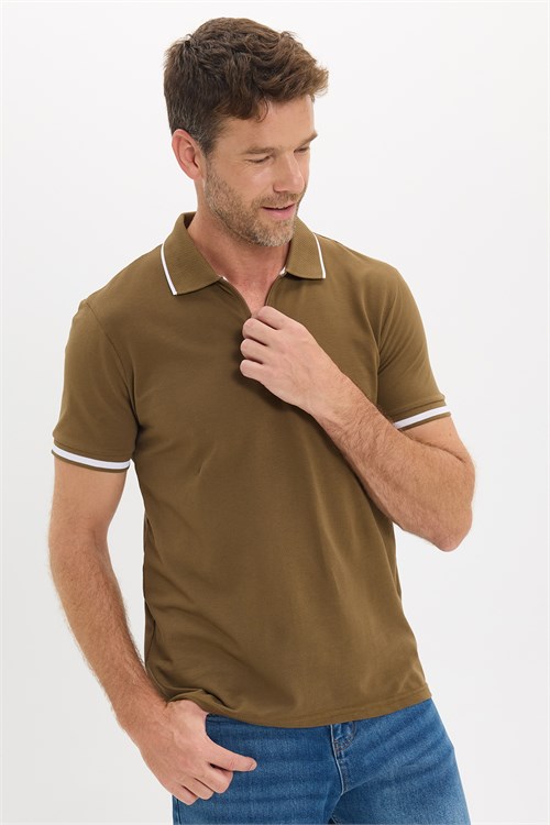 Erkek Slim Fit Dar Kesim %100 Pamuk Jakarlı Düz Yaka ve Kol Detaylı Kahverengi Polo Yaka Tişört