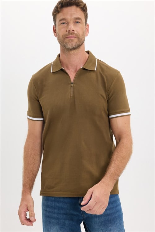 Erkek Slim Fit Dar Kesim %100 Pamuk Jakarlı Düz Yaka ve Kol Detaylı Kahverengi Polo Yaka Tişört