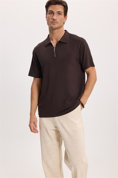 Erkek Regular Fit Rahat Kesim Ekstra Soft Modal Kumaş Kısa Kollu Yarım Fermuarlı Kahverengi Polo Yaka Tişört
