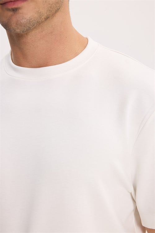 Erkek Regular Fit Rahat Kesim Ekstra Soft Modal Kumaş Bisiklet Yaka Kısa Kollu Beyaz Tişört