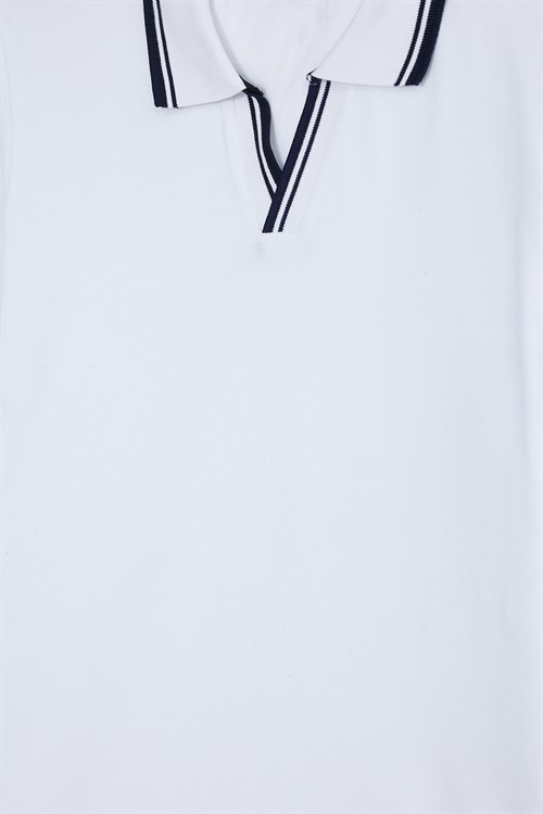 Erkek Slim Fit Dar Kesim %100 Pamuklu Çizgili Detaylı V Yaka Beyaz Polo Yaka Tişört