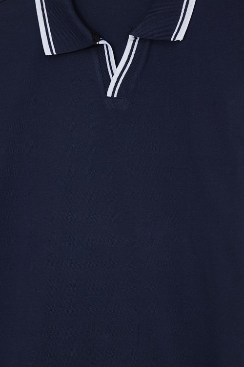 Erkek Slim Fit Dar Kesim %100 Pamuklu Çizgili Detaylı V Yaka Lacivert Polo Yaka Tişört