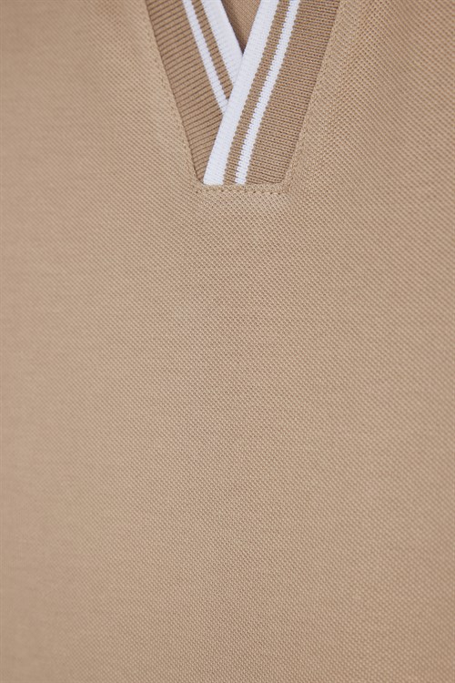 Erkek Slim Fit Dar Kesim %100 Pamuklu Çizgili Detaylı V Yaka Taş Polo Yaka Tişört