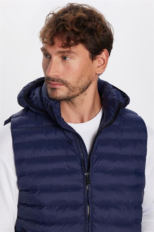 Erkek Slim Fit Dar Kesim Rüzgar Geçirmez Cepli Lacivert Çıkabilir Kapüşonlu Sıcak Tutan Şişme Yelek