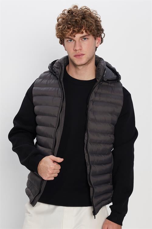 Erkek Slim Fit Dar Kesim Rüzgar Geçirmez Cepli Antrasit Çıkabilir Kapüşonlu Sıcak Tutan Şişme Yelek