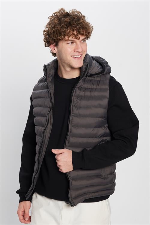 Erkek Slim Fit Dar Kesim Rüzgar Geçirmez Cepli Antrasit Çıkabilir Kapüşonlu Sıcak Tutan Şişme Yelek