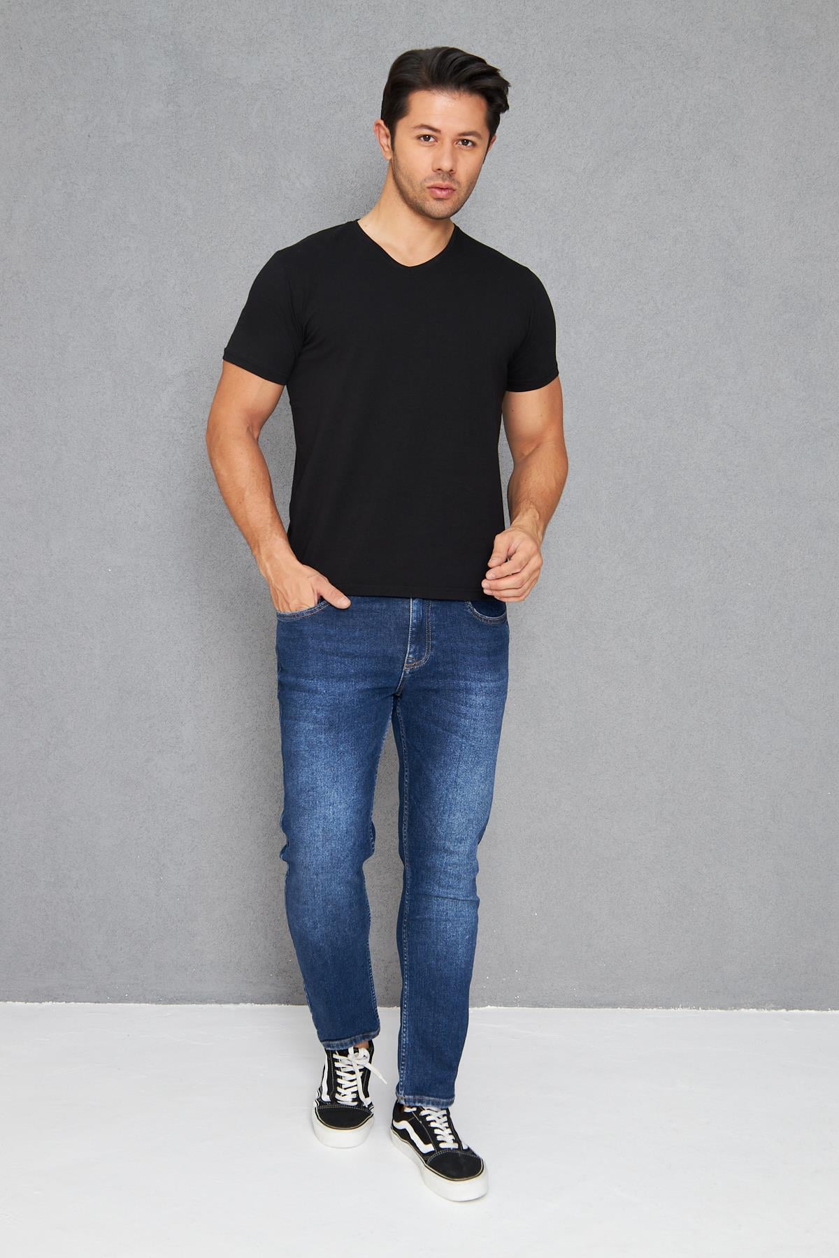 Erkek Pamuklu Slim Fit V Yaka Tişört Siyah 5016-S