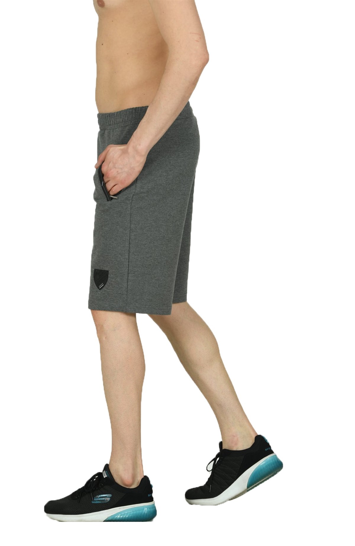 Pamuklu ve fermuarlı cepli erkek şort 