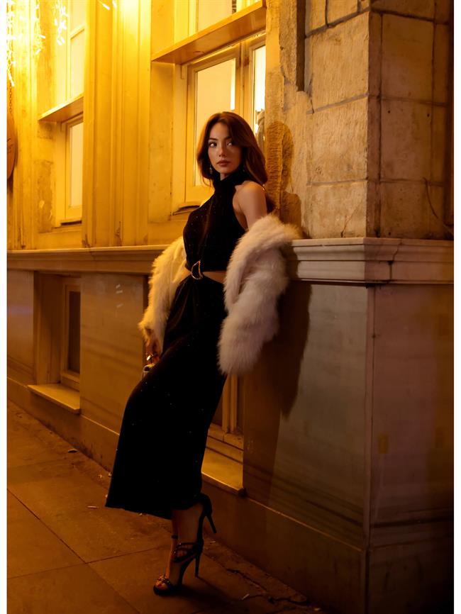 8246 Beli Pencereli Boyundan Askılı Elbise Siyah