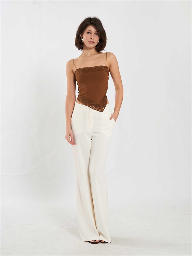 Askılı Asimetrik Dantel Detaylı Bluz 071904 Açık Kahve