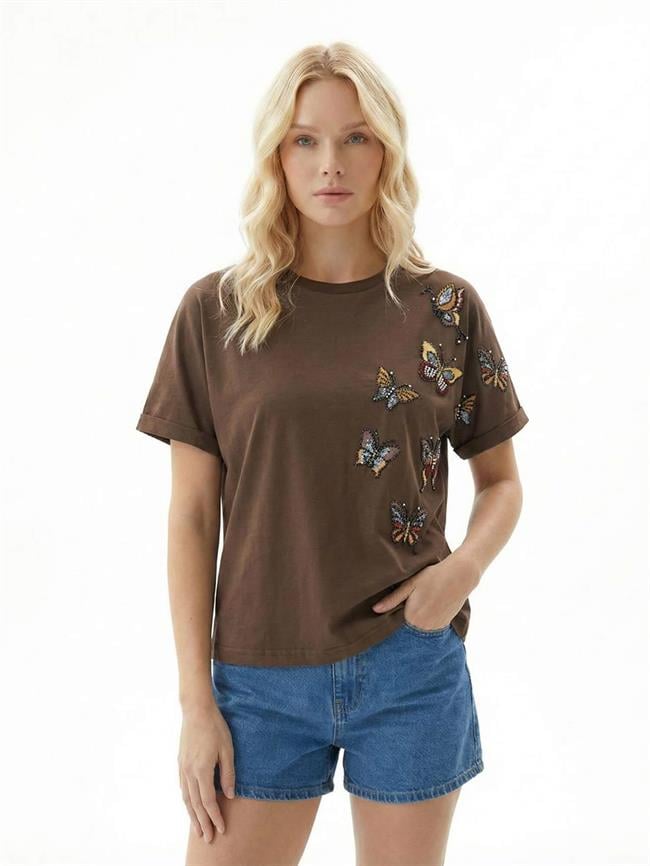 Boncuklu Kelebek İşlemeli Tişört 7438 Kahve