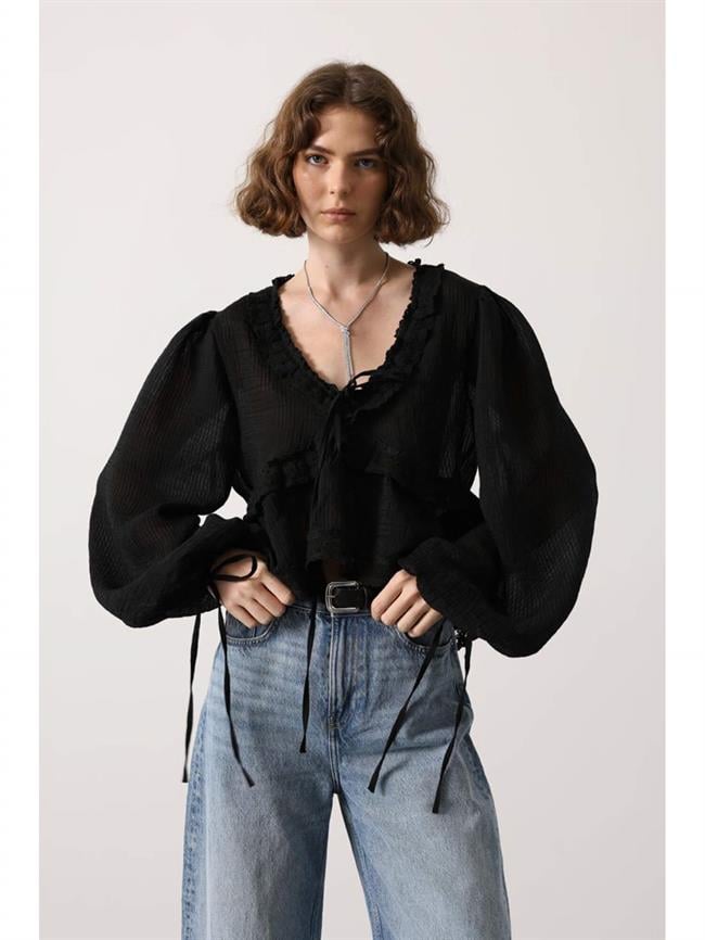 Dantel Detaylı Yakası Bağcıklı Bluz 31350 Siyah