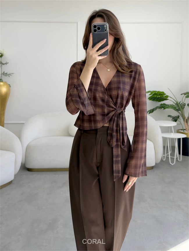 Eteği Bağlamalı Ekoseli Bluz BLZ02676 Kahve