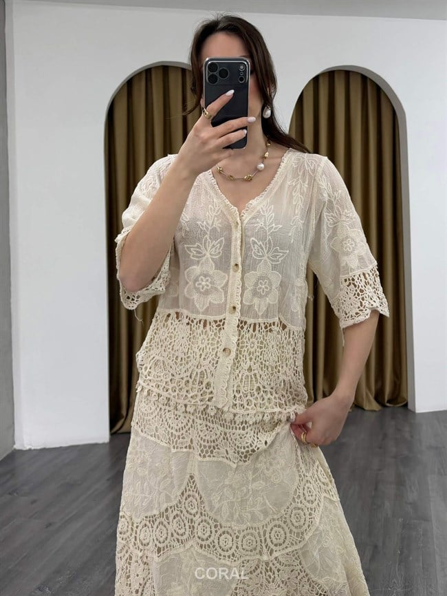 Eteği Dantelli Düğmeli Bluz 38405 Naturel