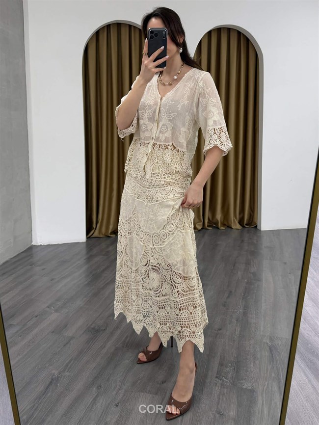 Eteği Dantelli Düğmeli Bluz 38405 Naturel