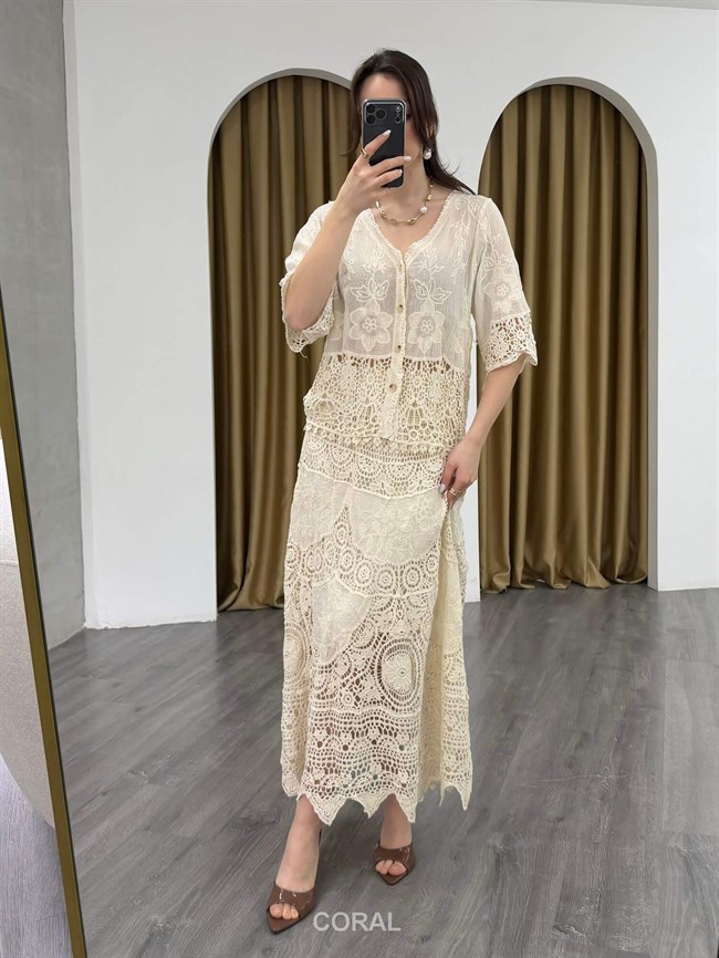 Eteği Dantelli Düğmeli Bluz 38405 Naturel