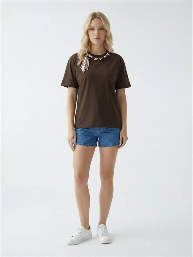 İncili Fularlı Tişört 7534 Kahve