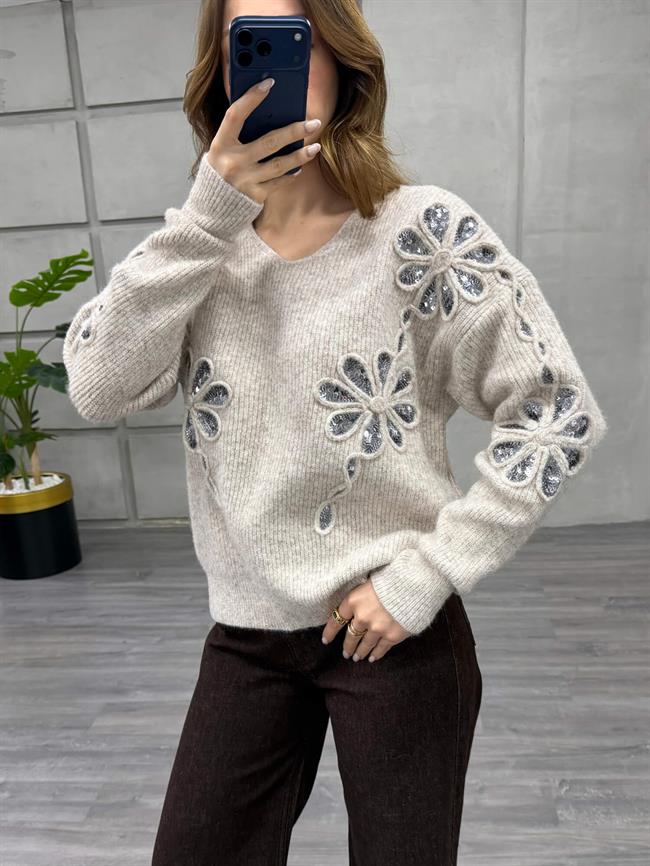 Pullu Çiçek İşlemeli V Yaka Kazak 7718 Bej