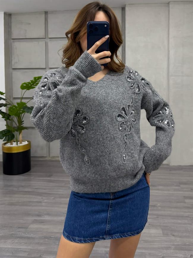 Pullu Çiçek İşlemeli V Yaka Kazak 7718 Gri