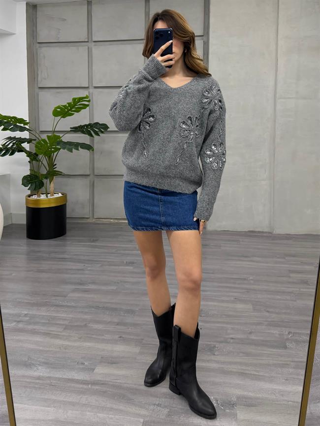 Pullu Çiçek İşlemeli V Yaka Kazak 7718 Gri