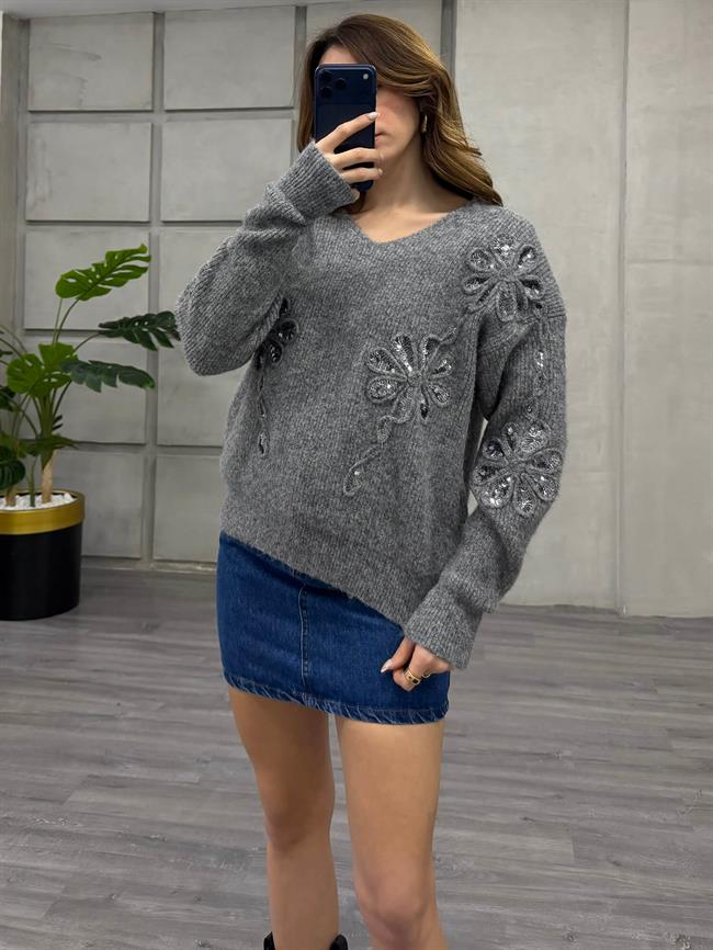 Pullu Çiçek İşlemeli V Yaka Kazak 7718 Gri