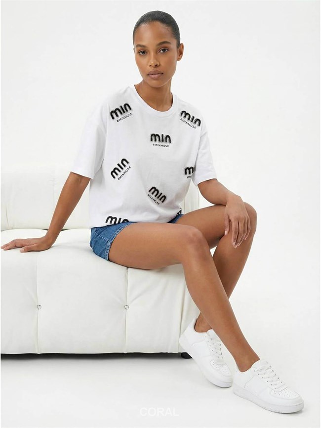 Pullu Dağınık Yazılı Tişört 7522 Beyaz