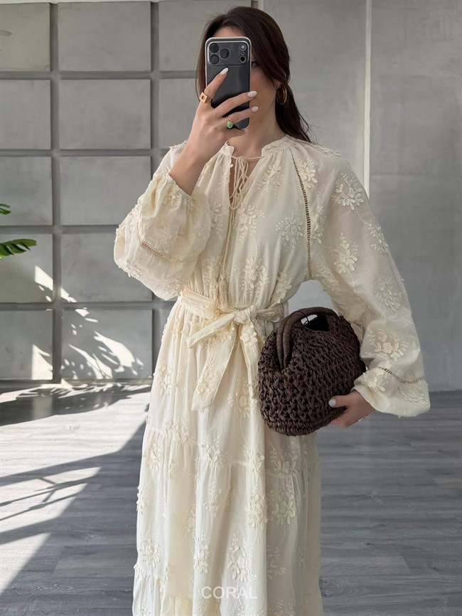 Yakası Bağcıklı Nakışlı Elbise 39698 Naturel