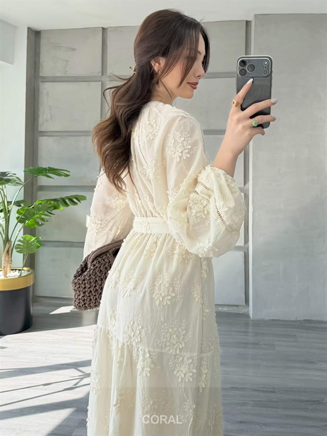 Yakası Bağcıklı Nakışlı Elbise 39698 Naturel