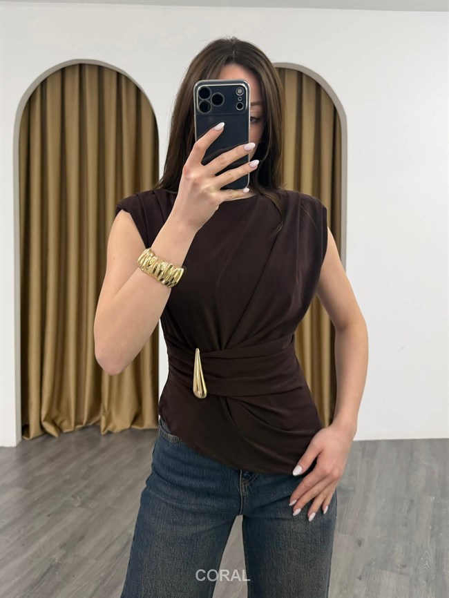 Yandan Büzgülü Aksesuarlı Vatkalı Bluz 15080 Kahve