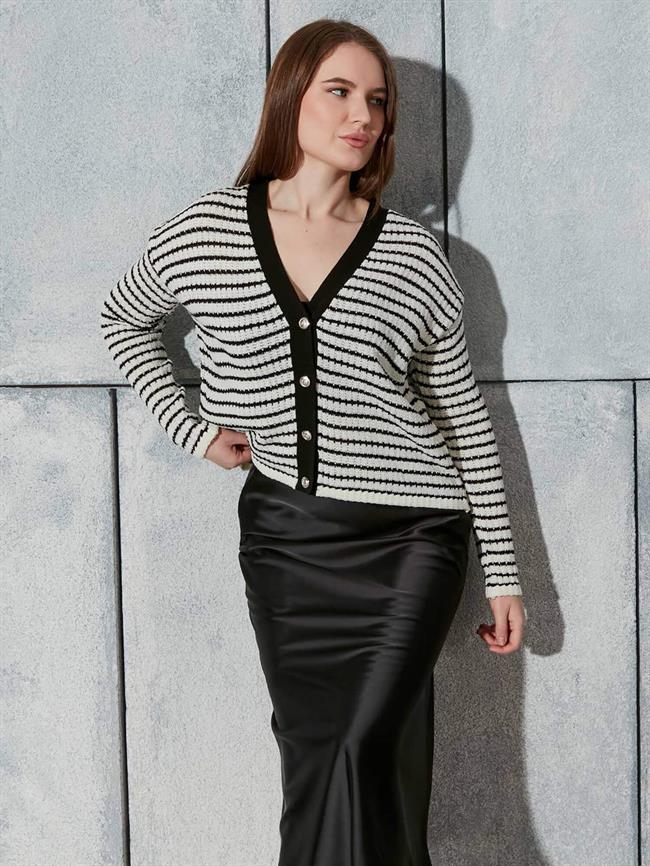 Yatay Çizgili Hırka Kemik - Siyah