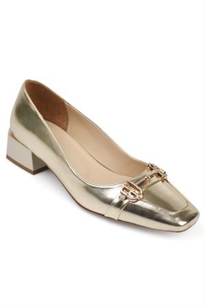 Capone Altın Küt Burunlu Tokalı Kısa Topuklu Kadın Ayakkabı