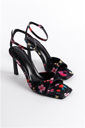 Capone Çiçekli Saten Siyah Arkası Açık Küt Burunlu Yüksek Topuklu Çiçek Desenli Kadın Ayakkabı