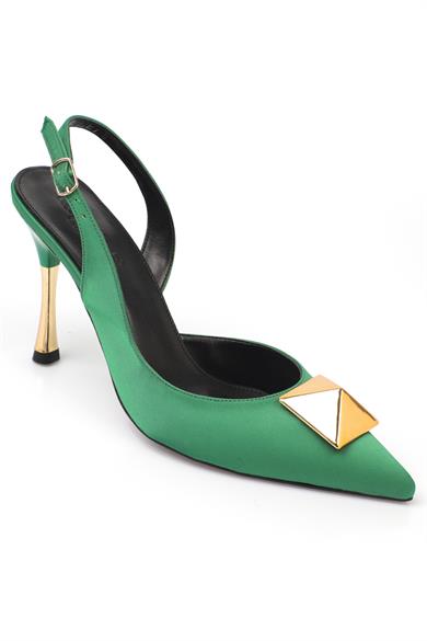 Capone Çimen Yeşili Sivri Burunlu Büyük Trok Aksesuarlı Arkası Açık Metal Topuklu Saten Kadın Ayakkabı