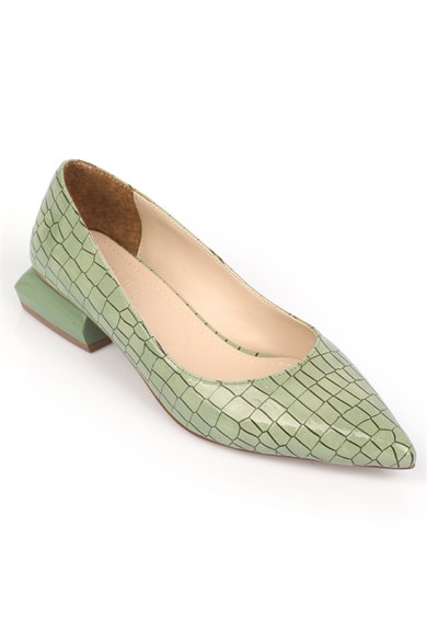 Capone Yeşil Sivri Burunlu Kroko Desenli Rugan Kısa Topuklu Kadın Ayakkabı