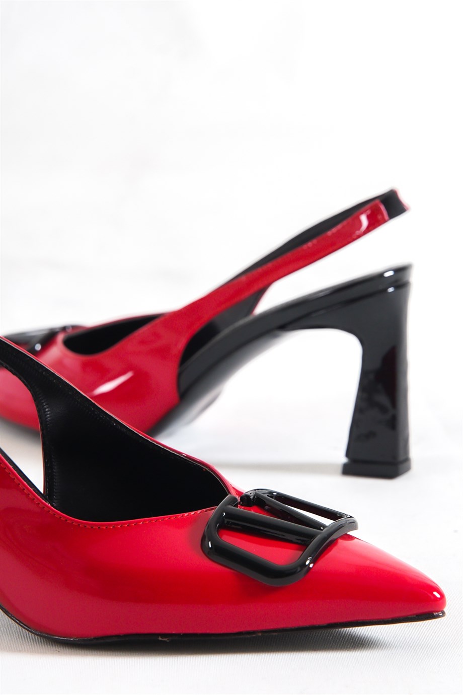 Capone Kırmızı Siyah Rugan V Tokalı Arkası Bantlı Orta Topuklu Kadın  Stiletto | Caponestore