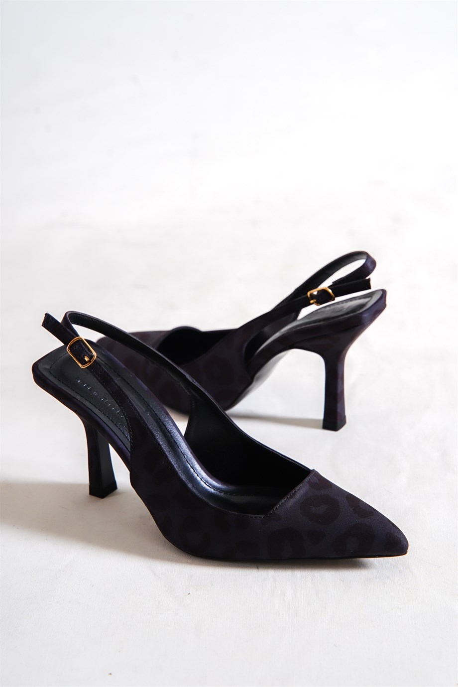 Capone Siyah Topuklu Arkadan Bantlı Sivri Burunlu Kadın Ayakkabı |  Caponestore