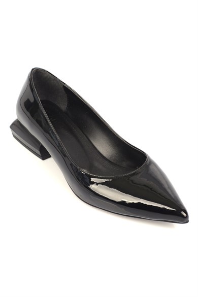Capone Siyah Sivri Burunlu Rugan Kısa Topuklu Kadın Ayakkabı