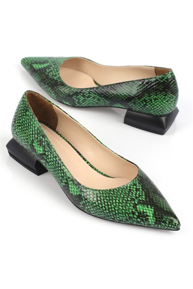 Capone Yeşil Sivri Burunlu Anakonda Desenli Kısa Topuklu Kadın Ayakkabı